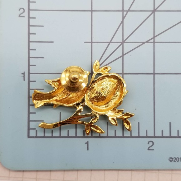 Goldtone Bird & Nest Brooch Pin Faux Pearls - Picture 3 of 3